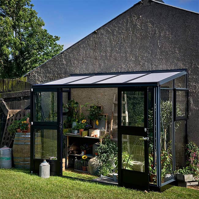 Serre de jardin en verre trempé Veranda Juliana 4,4 m² avec une structure en aluminium de couleur anthracite noir
