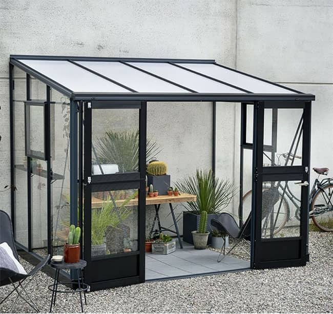 Serre de jardin en verre trempé Veranda Juliana 6,6 m² avec une structure en aluminium de couleur anthracite noir