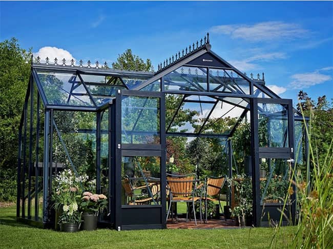 Serre de jardin en verre trempé Orangerie Juliana 15,1 m² avec une structure en aluminium de couleur anthracite noir