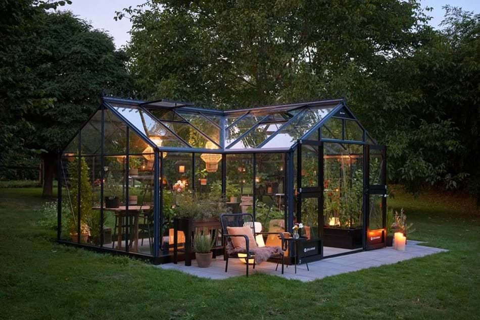 Serre de jardin en verre trempé Orangerie Juliana 21,5 m² avec une structure en aluminium de couleur anthracite noir